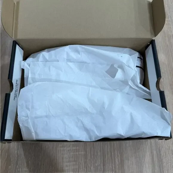 NIB • Chuck Taylor All Star Lift Platform Canvas Size: 7.5 - Picture 3 of 5